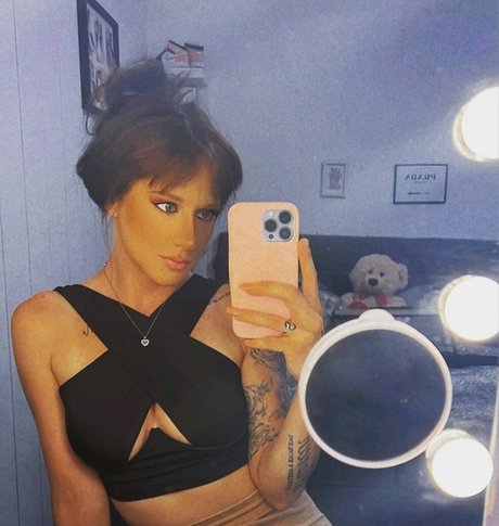 gelliii93_ model naked photo