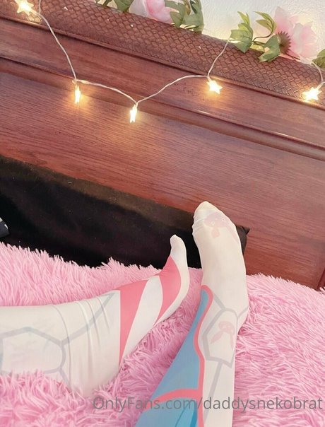 daddysnekobrat sex model picture