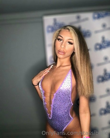 stassibelle pretty pornstar image