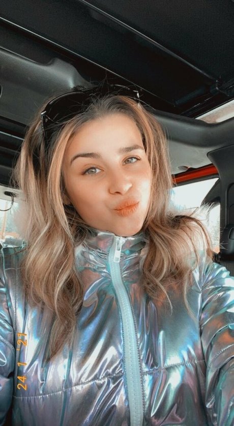 rocketkylie art star pic