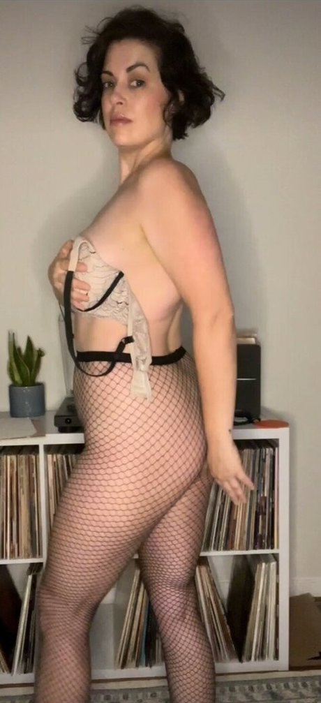 lipstickandlinernotes pornstar naked pic