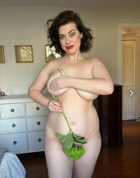 lipstickandlinernotes star nudes picture