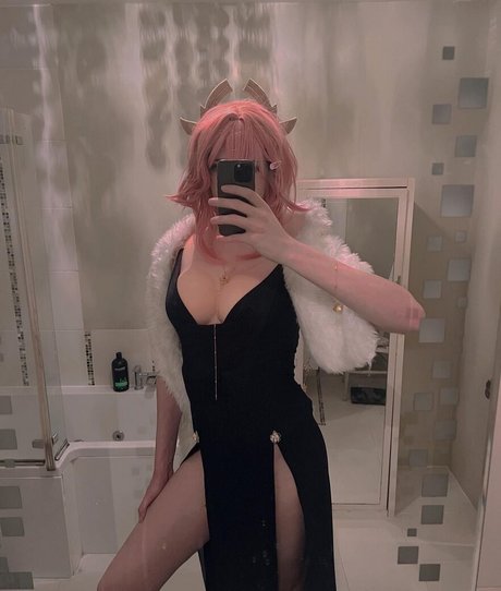 Yuffie44 exclusive model photo