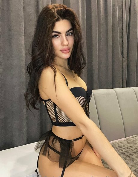 Kamila a model high quality pic