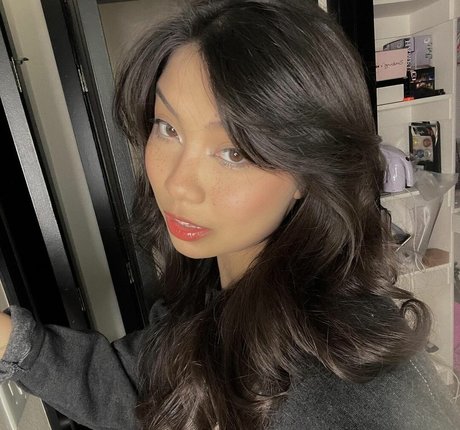 Trin Lovell star beautiful pic