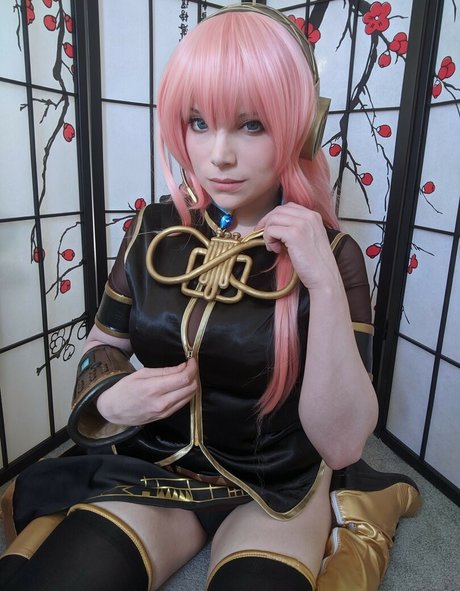 Dera Megurine nude actress galleries