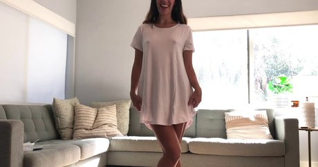 Miss Bell ASMR model naked img