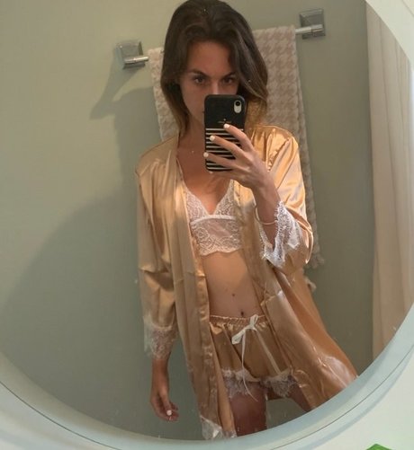 Miss Bell ASMR actress pictures