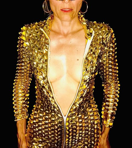 aska69 erotic model gallery