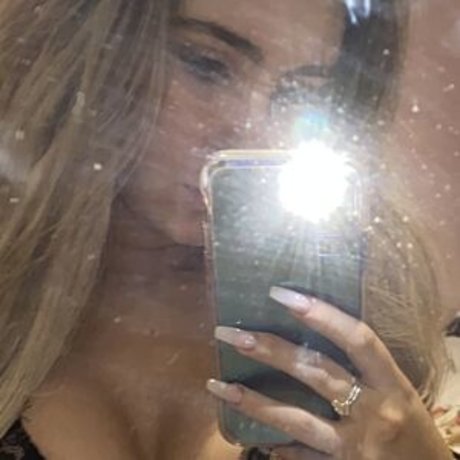 Cara Walker top star picture