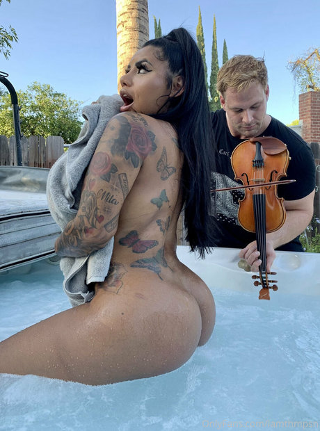 iamthmpsn nudes star images