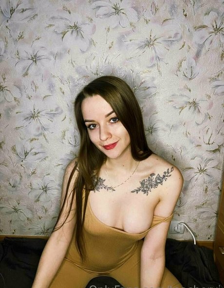 secretviv erotic model img