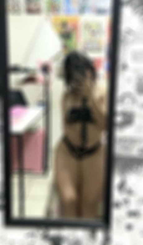 valeriaiscrying star adult image