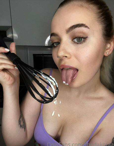 thedakotaa sex model photo