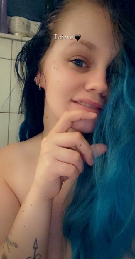 arrynnnfree naked model gallery