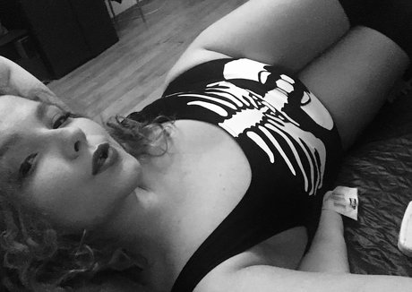 moniiquefox sexy model img