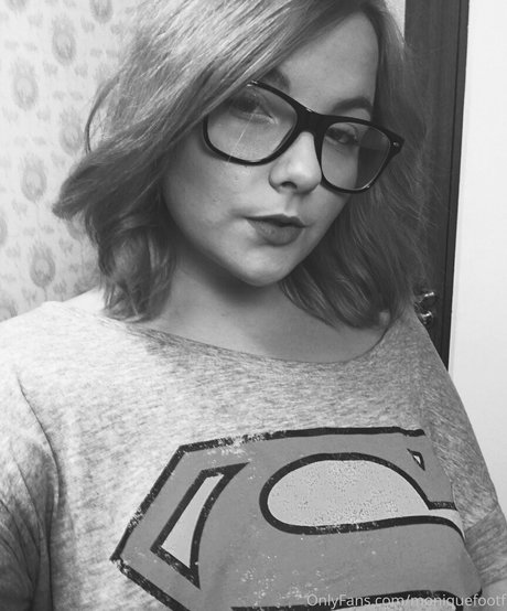 moniiquefox model perfect image