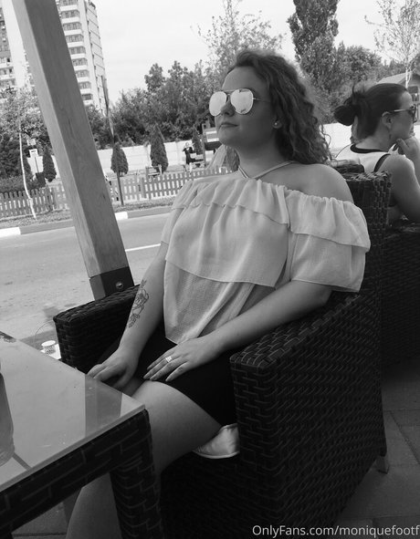 moniiquefox high quality model gallery