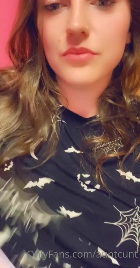auntcunt model nude pics
