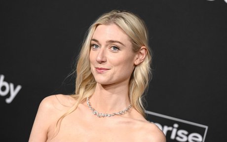 Elizabeth Debicki star adult pics