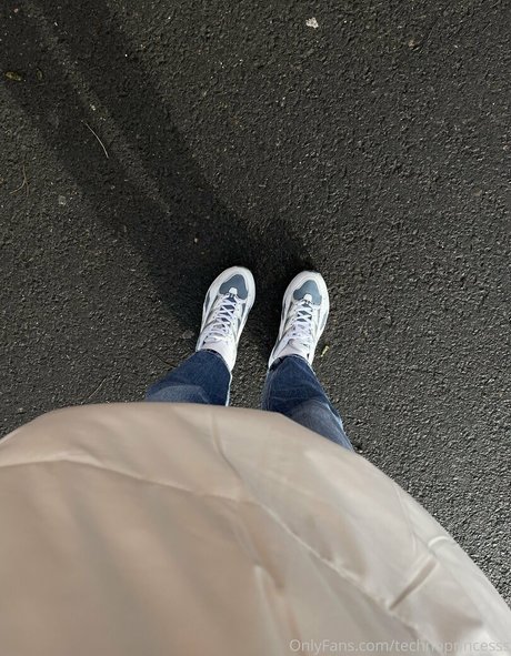 technoprincesss beautiful model photo