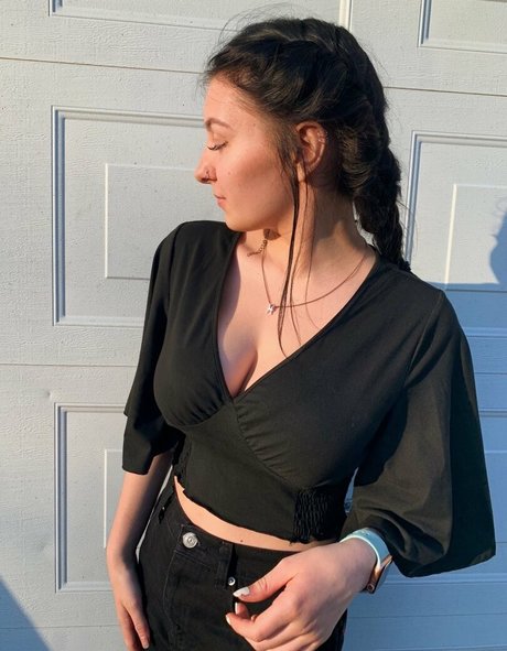 Sarao Sulli nice model pic