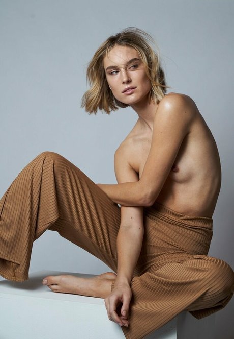 Kim Hnizdo pornstar photo