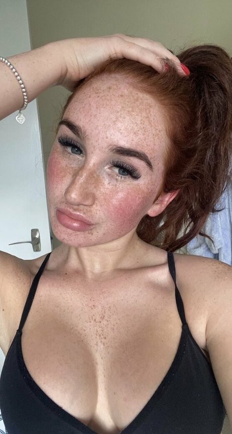 absondabs model pornographic image