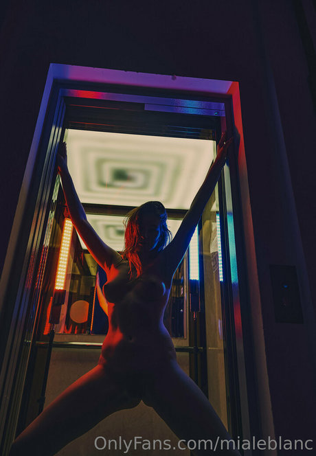 mialeblanc hot model photo