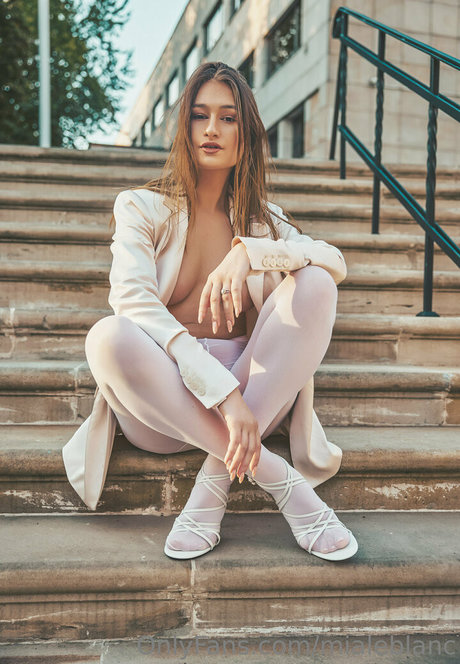 mialeblanc model pretty pic