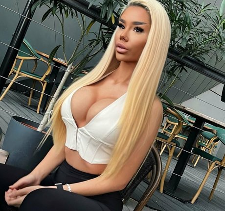 Eveline Marie pretty pornstar image