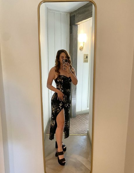 Sloane Wolf star sexy pics