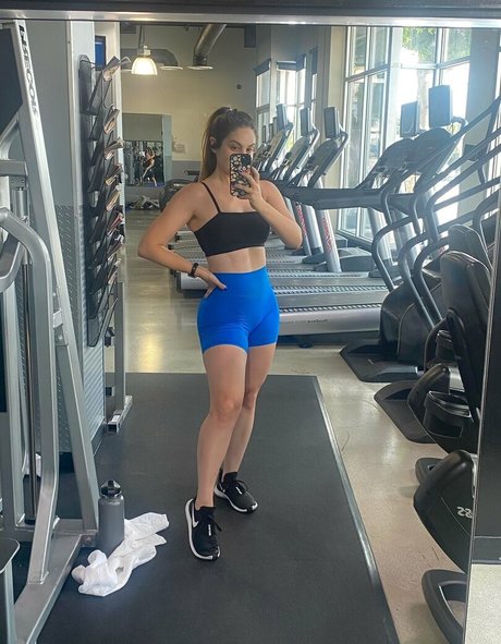 Sloane Wolf xxx model image