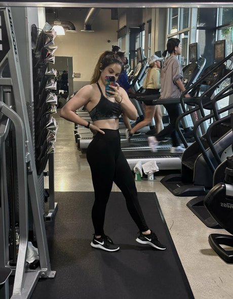 Sloane Wolf pretty model pictures