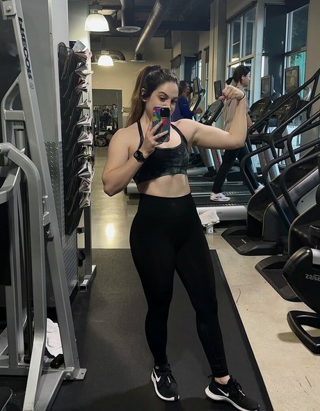 Sloane Wolf Profile pic