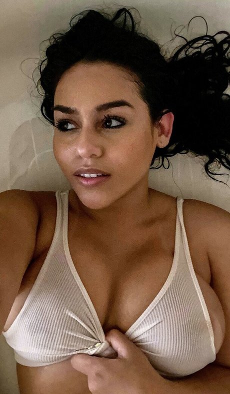 Gabby B sexy actress image