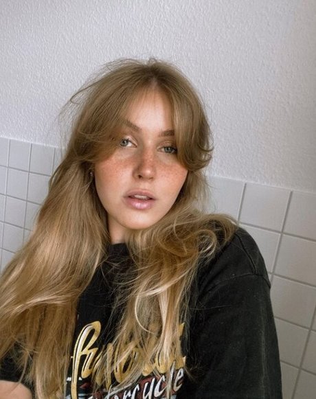 cirizzzle star sexy image