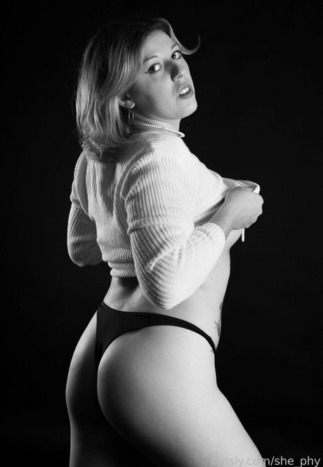 she phy porn model archive