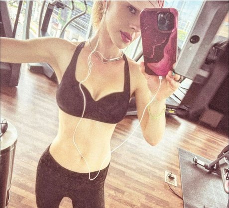 Orianthi model nudes pictures