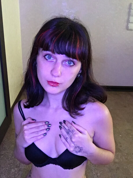 kiera perfect model photo