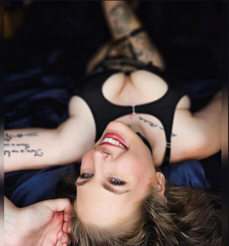 T H_ hd model photos