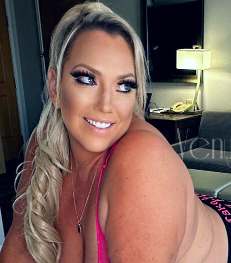 VenusRisingXXX hot pornstar img