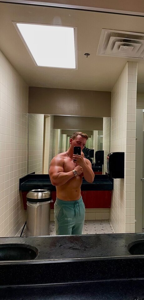 ThePeachyLad art model archive