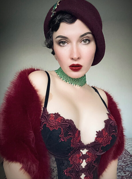 Vintage Lover exclusive model images