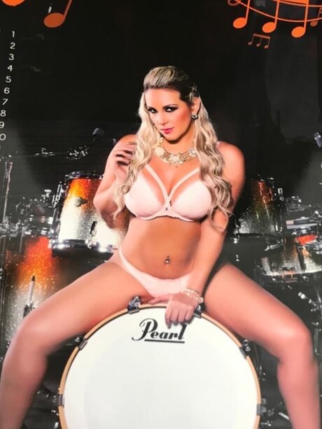 Caroladoll model naked pics