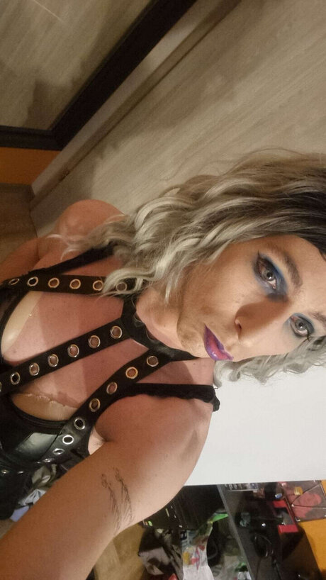 Lucy Quinn model top archive