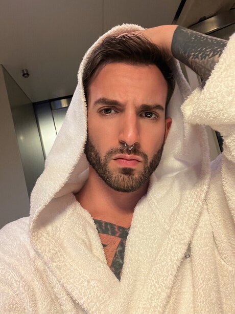 Reuven Wolf adult model pic