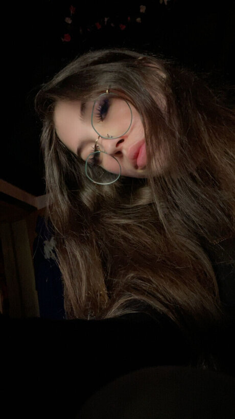 Kleigh9080 model hd photo