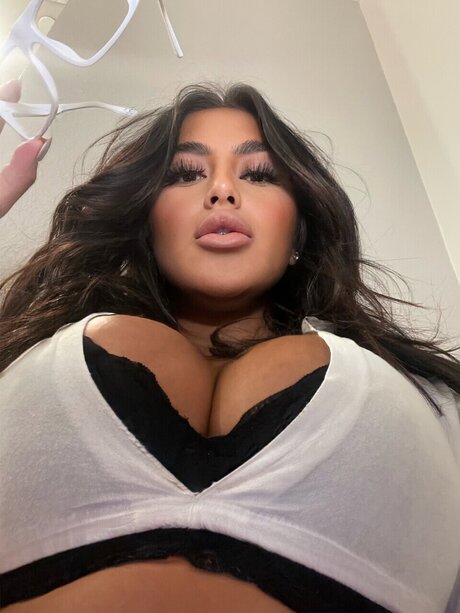 Juiicy Jade_ naked pornstar img