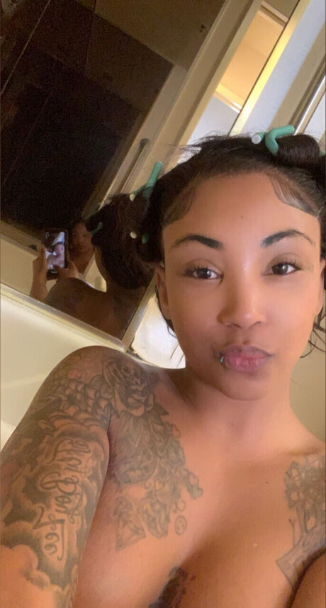 Trophy hot actress pics